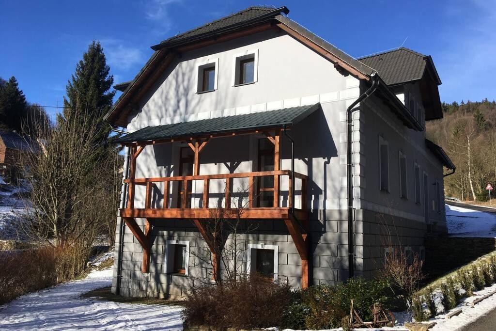 Villa Vykmanov Medenec Exterior photo